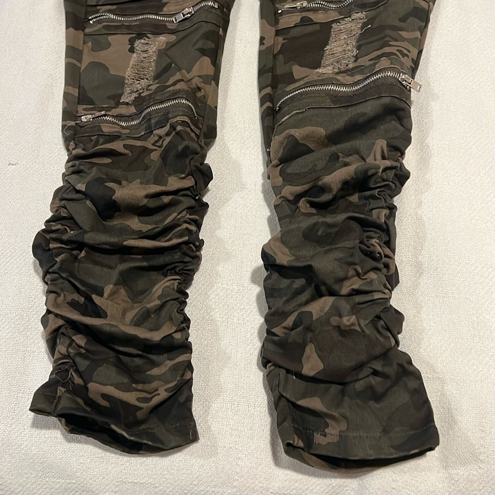 NWOT Camo jeans - Picture 2 of 6